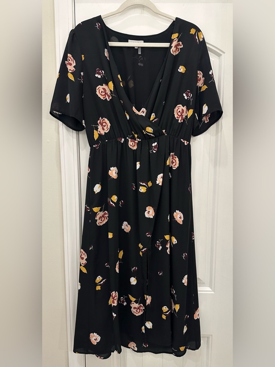 1. State Dresses & Skirts - 1. State Black Floral V-Neck Midi Dress M
